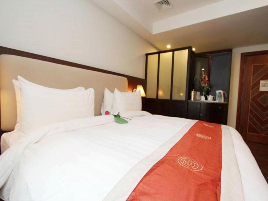 Plaza Sutera Biru Hotel Kuala Belait Buitenkant foto