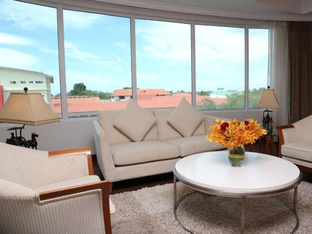 Plaza Sutera Biru Hotel Kuala Belait Buitenkant foto