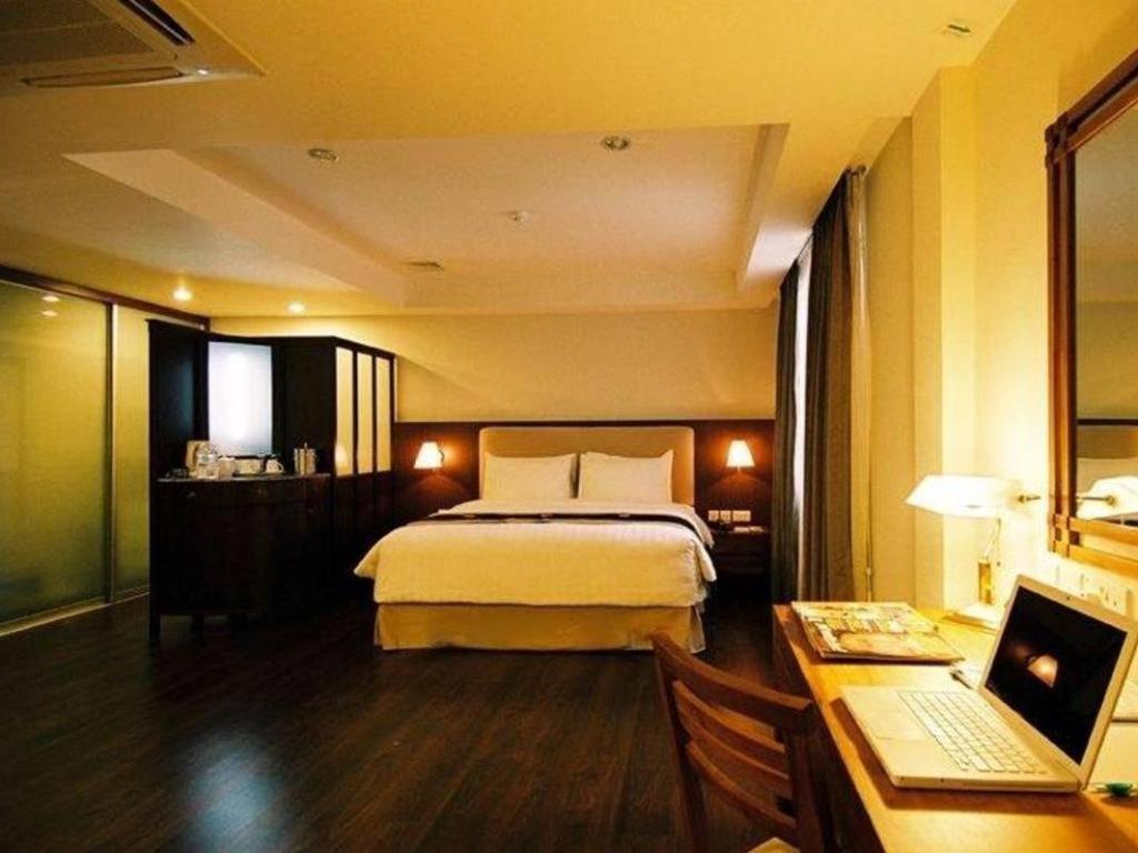 Plaza Sutera Biru Hotel Kuala Belait Buitenkant foto