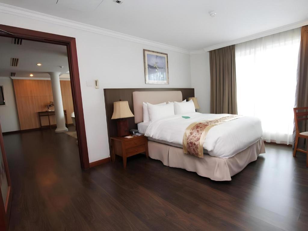 Plaza Sutera Biru Hotel Kuala Belait Buitenkant foto