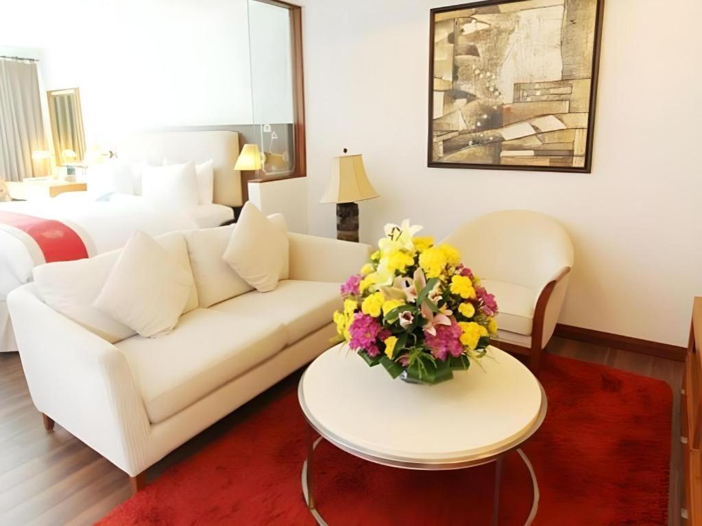 Plaza Sutera Biru Hotel Kuala Belait Buitenkant foto