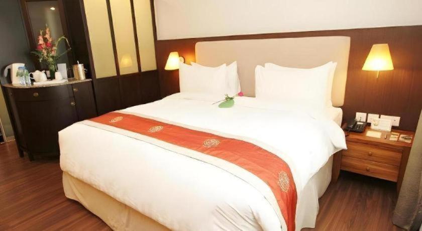 Plaza Sutera Biru Hotel Kuala Belait Buitenkant foto