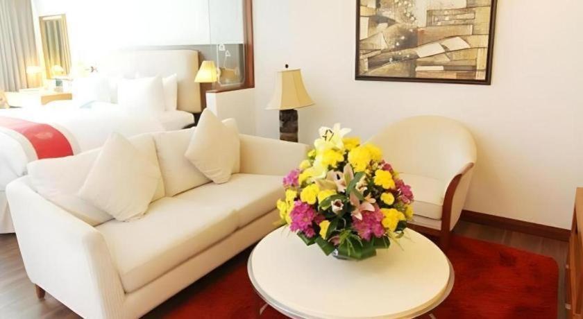 Plaza Sutera Biru Hotel Kuala Belait Buitenkant foto