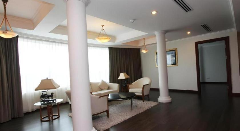 Plaza Sutera Biru Hotel Kuala Belait Buitenkant foto