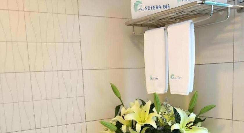 Plaza Sutera Biru Hotel Kuala Belait Buitenkant foto