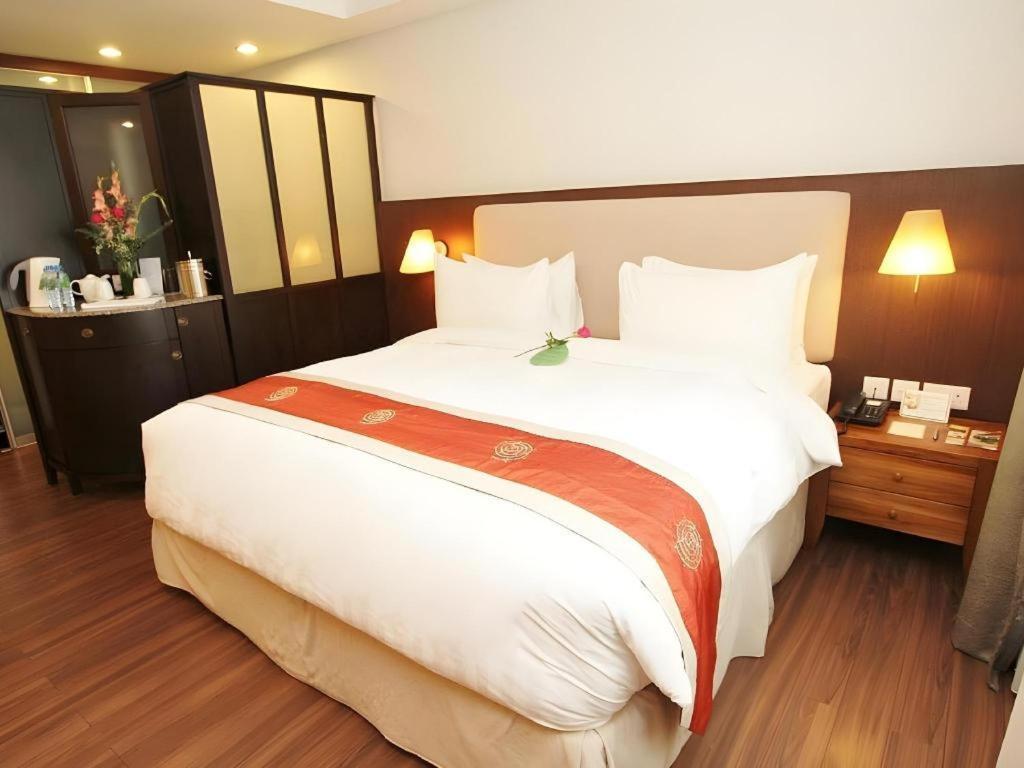 Plaza Sutera Biru Hotel Kuala Belait Buitenkant foto