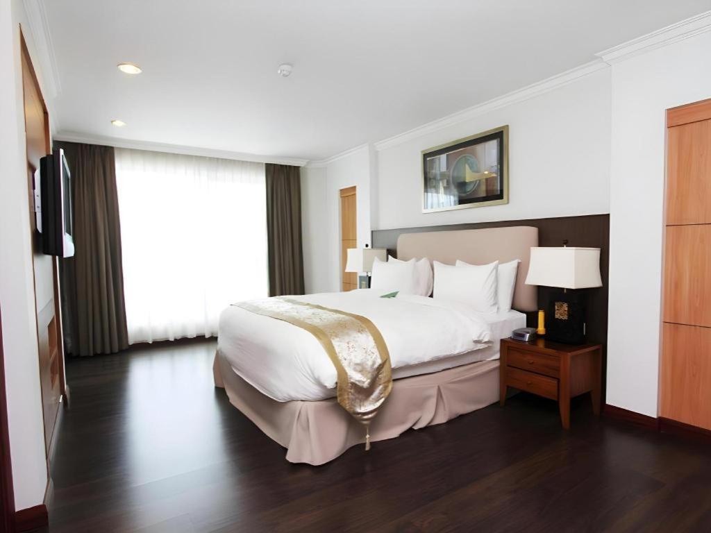 Plaza Sutera Biru Hotel Kuala Belait Buitenkant foto